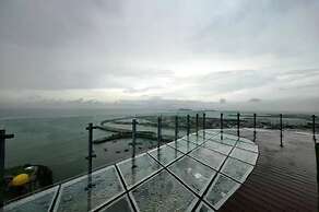 Room-sofa Bed Stay Rooftop Pool & Gym, A