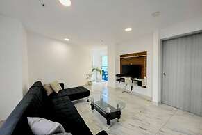 Room-sofa Bed Stay Rooftop Pool & Gym, A