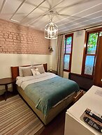 Levant Pension de Luxe