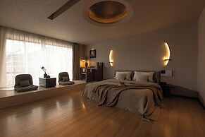 Shangri La Yi Shan Ban Yun Inn