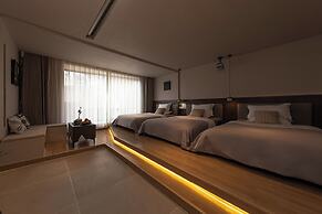 Shangri La Yi Shan Ban Yun Inn