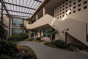 Shangri La Yi Shan Ban Yun Inn