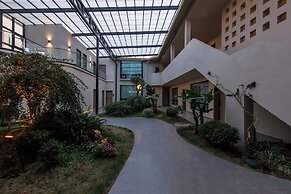 Shangri La Yi Shan Ban Yun Inn