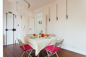 JOIVY Sleek City View flat in Lapa