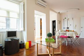 JOIVY Sleek City View flat in Lapa