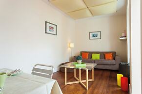 JOIVY Sleek City View flat in Lapa