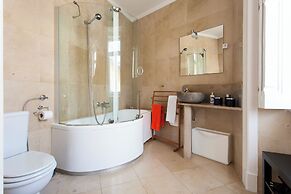 JOIVY Sleek City View flat in Lapa