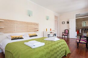 JOIVY Sleek City View flat in Lapa