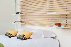 JOIVY Sleek City View flat in Lapa