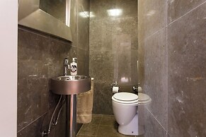 JOIVY Sleek City View flat in Lapa