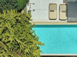 The Nook -luxury Living at the Edge of Tranquility