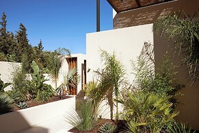 The Nook -luxury Living at the Edge of Tranquility