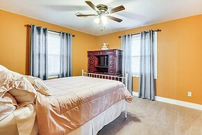 < 1 Mi to Main St Berryville: Spacious Family Home