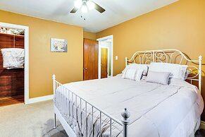< 1 Mi to Main St Berryville: Spacious Family Home