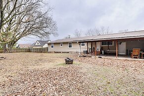 < 1 Mi to Main St Berryville: Spacious Family Home