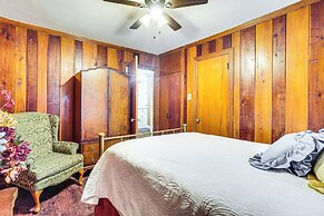 < 1 Mi to Main St Berryville: Spacious Family Home