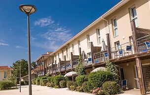 Lakeside Stay w/ Terrace