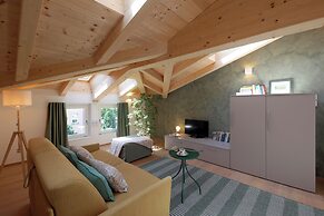 Nine Rooms Apartment