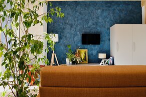 Nine Rooms Apartment