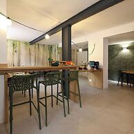 Nine Rooms Apartment