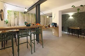 Nine Rooms Apartment