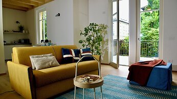 Nine Rooms Apartment