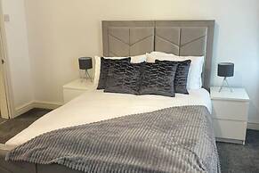 4br-sleeps10-garden-freeparking