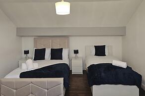 4br-sleeps10-garden-freeparking