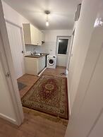 Cosy 1 Bed Retreat in Walsall - Wifi & Parking