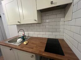 Cosy 1 Bed Retreat in Walsall - Wifi & Parking
