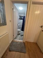 Cosy 1 Bed Retreat in Walsall - Wifi & Parking