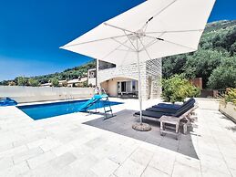 Connected Villas with Sea View