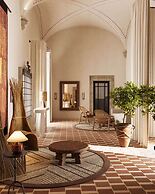 Palacio De Godoy Caceres, Curio Collection By Hilton
