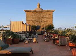 Palacio De Godoy Caceres, Curio Collection By Hilton