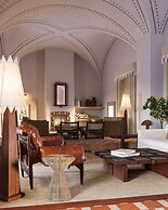 Palacio De Godoy Caceres, Curio Collection By Hilton