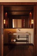 Palacio De Godoy Caceres, Curio Collection By Hilton