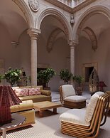 Palacio De Godoy Caceres, Curio Collection By Hilton