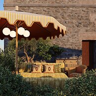 Palacio De Godoy Caceres, Curio Collection By Hilton