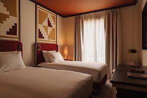 Palacio De Godoy Caceres, Curio Collection By Hilton