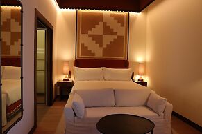 Palacio De Godoy Caceres, Curio Collection By Hilton