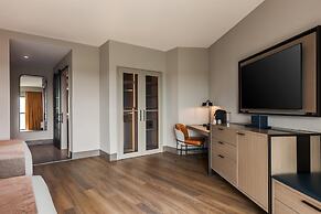 Hotel Avail Rogers, Tapestry Collection By Hilton