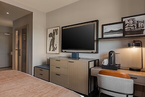 Hotel Avail Rogers, Tapestry Collection By Hilton