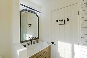Sleeps 16 Two Beautiful Homes w/ Private Pool Sunset Grove