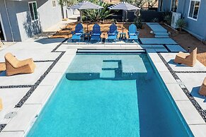 Sleeps 16 Two Beautiful Homes w/ Private Pool Sunset Grove