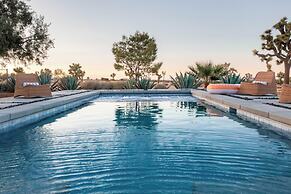 Sleeps 16 Two Beautiful Homes w/ Private Pool Sunset Grove