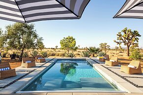 Sleeps 16 Two Beautiful Homes w/ Private Pool Sunset Grove