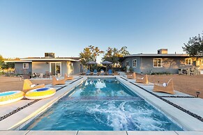 Sleeps 16 Two Beautiful Homes w/ Private Pool Sunset Grove