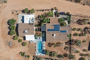Sleeps 16 Two Beautiful Homes w/ Private Pool Sunset Grove