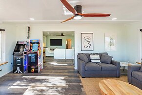 Sleeps 16 Two Beautiful Homes w/ Private Pool Sunset Grove