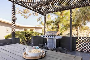 Sleeps 16 Two Beautiful Homes w/ Private Pool Sunset Grove